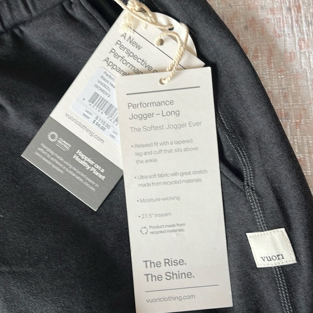 NWT vuori performance joggers, long